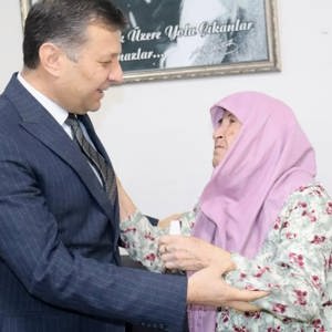 Süreyya Yavuz Hanımefendiden Yücel Huzurevine Veda Ziyareti - fotoğraf 3
