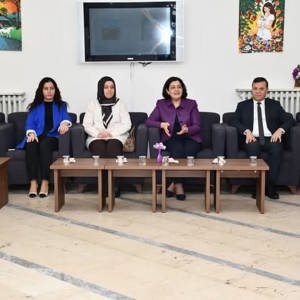 Süreyya Yavuz Hanımefendiden Yücel Huzurevine Veda Ziyareti - fotoğraf 1