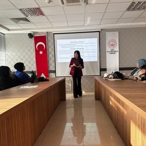 Koruyucu Aile Adaylarına Yönelik Bilgilendirme ve Tanıtım Toplantısı Gerçekleştirildi - fotoğraf 1