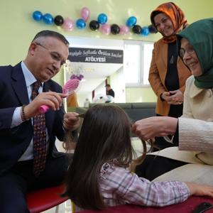 “Sevgiyle Şefkatle Örülen Saçlar” Etkinliği Yoğun Katılımla Gerçekleştirildi - fotoğraf 2