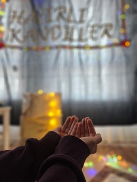 Miraç Kandili vesilesiyle İl Müftü Yrd. Nuran BAYRAK'ın da katılımıyla çocuk evlerimizde kalan çocuklarimizla beraber miraç gecesinin anlam ve önemini yad ederek, mevlidler okuduk.    