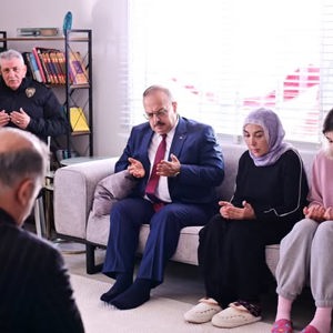 Şehit Polisimizin Ailesine Ziyaret - fotoğraf 3