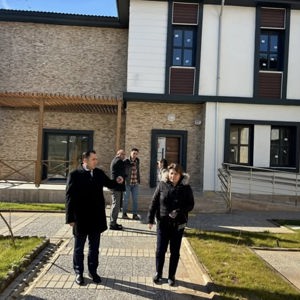 İl Müdürümüz İlkay Türkoğlu, yapımı tamamlanan Çocukevleri Sitesi ile İhtisaslaşmış Çocuk Evleri Sitesi hizmet binalarında yerinde inceledi - fotoğraf 2