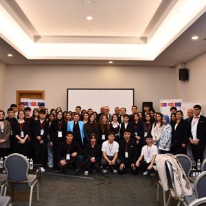 İl Müdürlüğümüzün,  Ev sahipliğinde Erasmus+ KA154 Gençlik Katılımı Programı kapsamında kabul edilen “KAT-KATIL-KATILIM” projesi çerçevesinde düzenlenen Gençlik Kampı, gençlerimizin yoğun katılımıyla başladı - fotoğraf 7