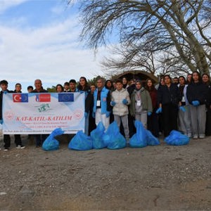 Erasmus+ KA154 Gençlik Katılımı Programı kapsamında yürütülen KAT-KAT-KATILIM projesi çerçevesinde düzenlenen Gençlik Kampı faaliyetleri kapsamında, gençlerimizle birlikte Güzelçamlı Dilek Yarımadası Millî Parkı ziyareti - fotoğraf 2