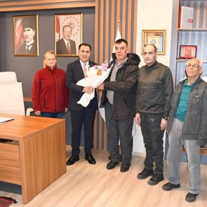 Aydın Engelliler Derneği Spor Kulübü Başkanı Yücel Balkım ve beraberindeki yönetim kurulu üyeleri, İl Müdürümüz Sayın İlkay Türkoğlu’na hayırlı olsun ziyareti - fotoğraf 1