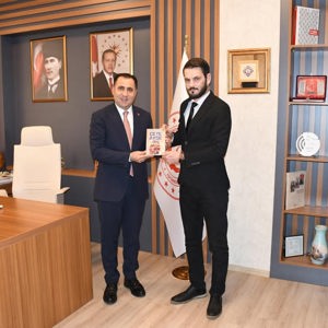 Aydın Osmanlı Ocakları İl Başkanı ve Uluslararası Sporcu Sendikası Ege Bölge Başkanı Sayın Aykut Özsu, İl Müdürümüz İlkay Türkoğlu’na hayırlı olsun ziyareti - fotoğraf 1