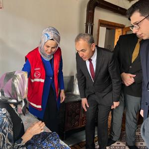 Hane Ziyaretleri Kapsamında, Geçtiğimiz Günlerde 100 Yaşına Basan Gülsüm Teyzemizin Doğum Günü Kutlanmıştır. - fotoğraf 4