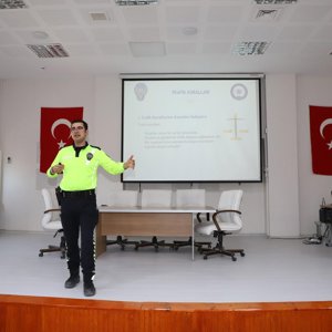 Karayolu Trafik Güvenliği Eğitimi Gerçekleştirdik - fotoğraf 3