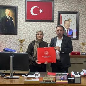 Diyarbakır Çocuk Hakları Komitesi seçimlerini kazanarak İl Kız Temsilcisi olan çocuğumuz, Türkiye genelinde yapılan seçimlerde de büyük bir başarı elde ederek Çocuk Hakları Komiteleri Türkiye Danışma Kurulu’na seçildi. - fotoğraf 3