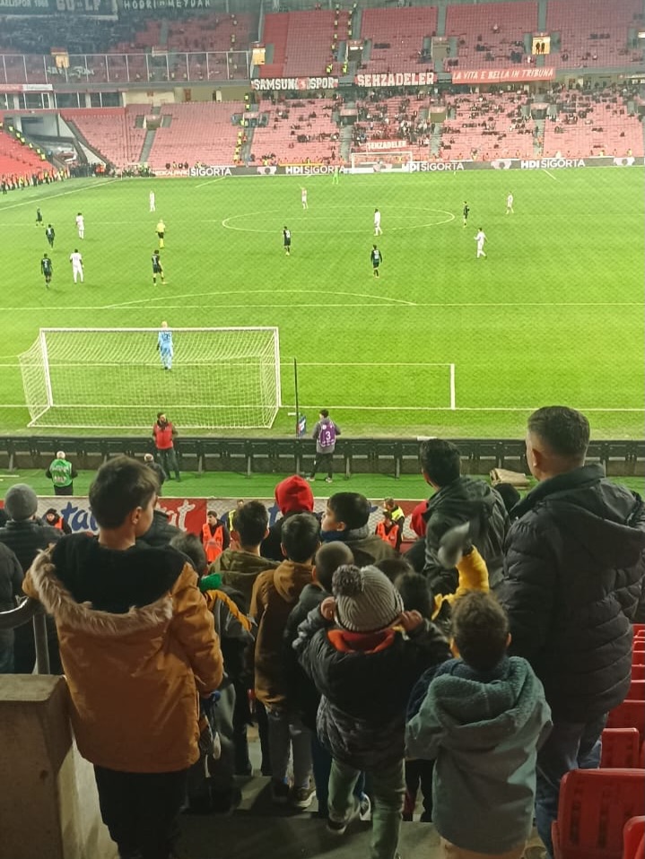 Çocukların Yüzünde Tribün Sevinci