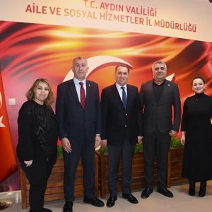 Türkiye Sağlık ve Sosyal Hizmet İşçileri Sendikası (Sağlık-İş) İzmir Şube Başkanlığı; Şube Sekreteri Savaş Erdoğan, Şube Başkan Yardımcısı Erhan Er ve beraberindeki temsilciler, İl Müdürümüz İlkay Türkoğlu’nu makamında ziyareti - fotoğraf 1