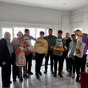Afyonkarahisar Engelsiz Yaşam Bakım, Rehabilitasyon Merkezinde Pizza Yapım Etkinliği  - fotoğraf 1