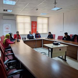 Devlet himayesi altında iken devlet memuru olarak atanan değerli gençlerimize işe başlamadan önce Bakım Sonrası Rehberlik Birimimiz tarafından İş Hayatına Uyum ile ilgili eğitim verildi.  - fotoğraf 2