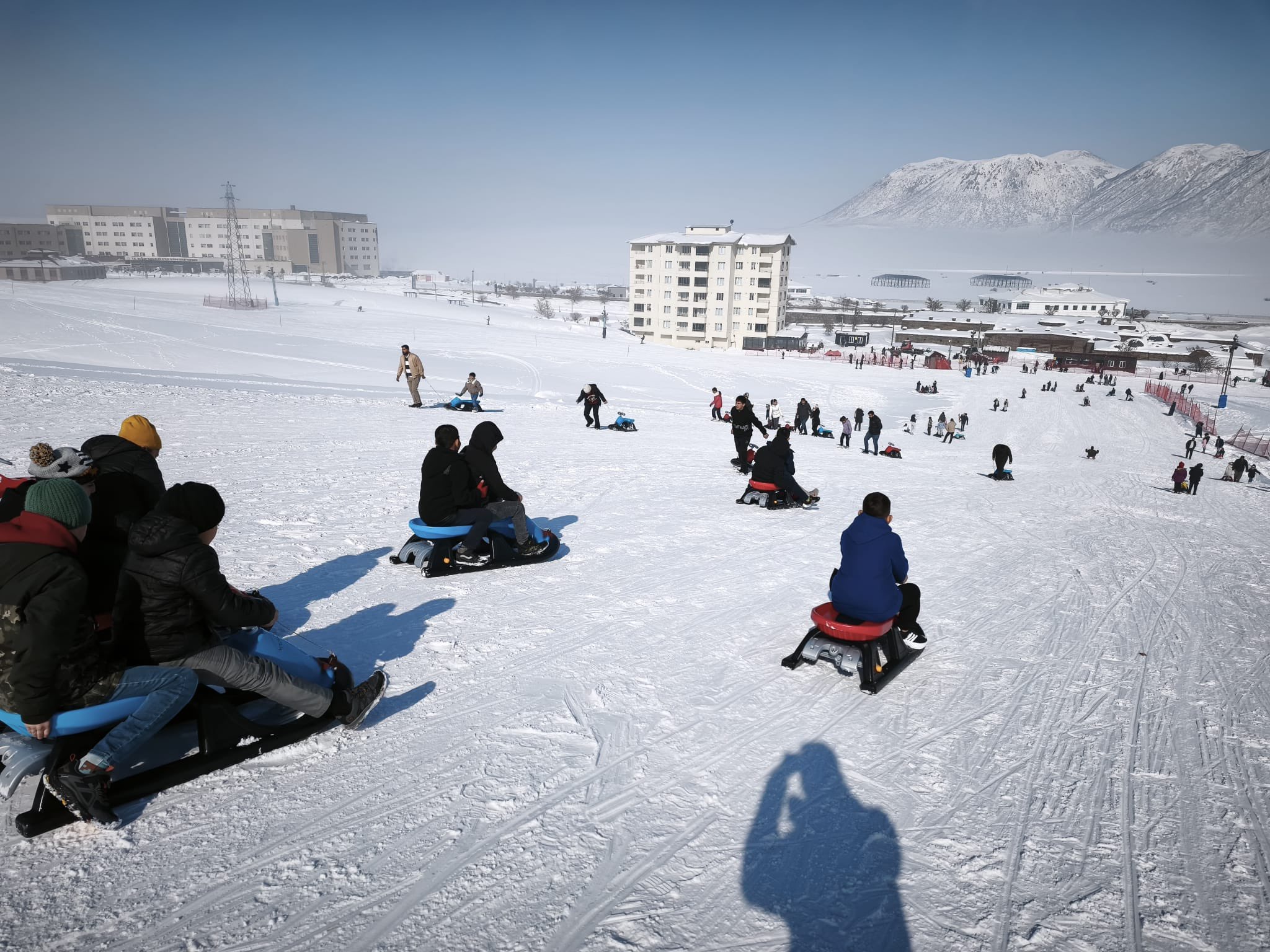  Bitlis ili Tatvan ilçesinde Kayak Merkezinde Kızakla Kayak Yapmak