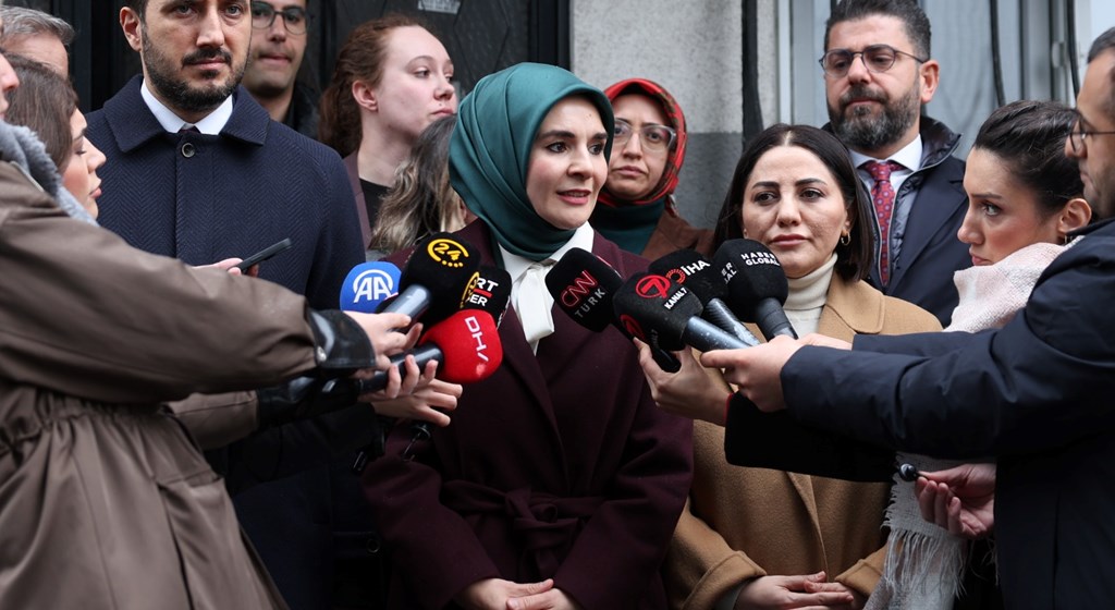 Bakanımız Göktaş'tan İBB'nin kreşinde darp ve istismara uğradığı iddia edilen çocuğun ailesine ziyaret