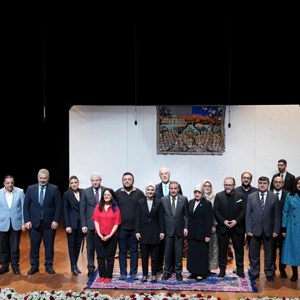 Bakanımız Göktaş, "Bizim Evin Hikayesi" tiyatro oyununun gala gösterimi ile "Ailem" dizisinin ikinci sezon tanıtımına katıldı - fotoğraf 12