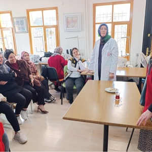 2025 Aile Yılı Etkinlikleri kapsamında, Diyarbakır Bağlar Sosyal Hizmet Merkezi Eğitim Birimi tarafından, Aile Destek Merkezi (ADEM-5) kursiyerlerine yönelik, Aile Eğitimi ve iletişimi Okul ve aile/okul problemleri ve kadına yönelik şiddet kadının Güçlendirilmesi konulu eğitimi düzenlenmiştir.  - fotoğraf 1