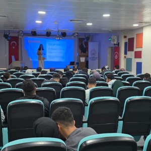 2025 Aile Yılı faaliyetleri kapsamında, Kayapınar Sosyal Hizmet Merkezi Eğitim Birimi tarafından Evlenecek Gençlerin Desteklenmesi Projesi çerçevesinde, evlilik kredisi desteğinden yararlanacak vatandaşlara yönelik evlilik öncesi eğitim verilmiş olup, eğitimde kadına yönelik şiddetle mücadele konularına da yer verilmiştir. - fotoğraf 1