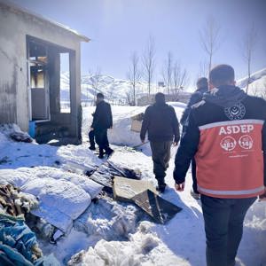 Yangında Evi Zarar Gören Akdoğan Ailesine Sosyal Hizmet Desteği - fotoğraf 3