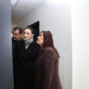 Aydın Büyükşehir Belediye Başkanımız Sn. Özlem Çerçioğlu, Adalet ve Kalkınma Partisi yönetim kurulu üyeleri ile birlikte Aydın Huzurevi ve Rehabilitasyon Merkezi hizmet binası alanında incelemelerde bulunuldu. - fotoğraf 1