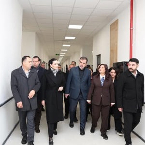 Aydın Büyükşehir Belediye Başkanımız Sn. Özlem Çerçioğlu, Adalet ve Kalkınma Partisi yönetim kurulu üyeleri ile birlikte Aydın Huzurevi ve Rehabilitasyon Merkezi hizmet binası alanında incelemelerde bulunuldu. - fotoğraf 2