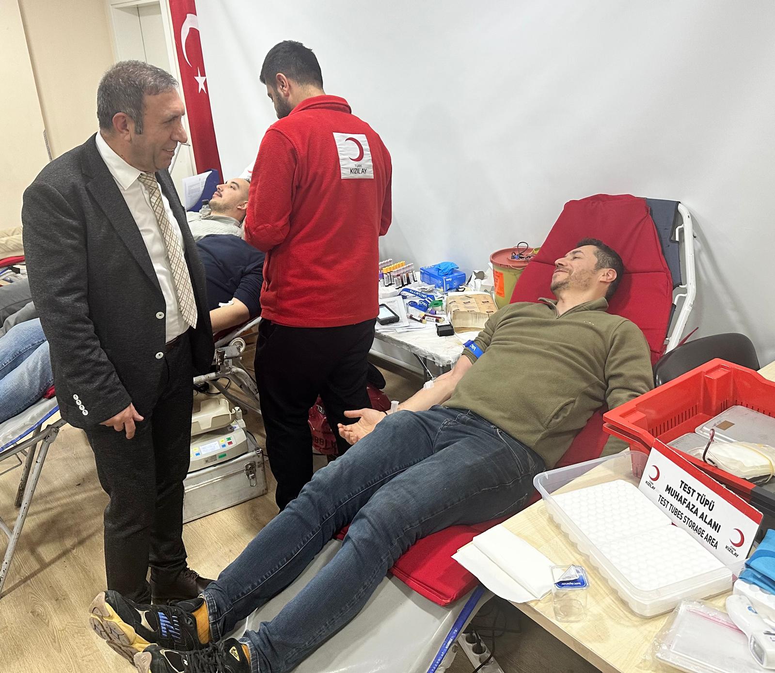 Birbirimize candan bağlıyız.