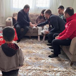 İl Müdürümüz Aydın Polat, Silvan ilçemizdeki ebeveyn kaybı yaşayan çocuklarımızın hanelerini ziyaret ederek karne heyecanlarına yürekten ortak oldu. - fotoğraf 3