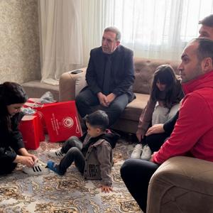 İl Müdürümüz Aydın Polat, Silvan ilçemizdeki ebeveyn kaybı yaşayan çocuklarımızın hanelerini ziyaret ederek karne heyecanlarına yürekten ortak oldu. - fotoğraf 1
