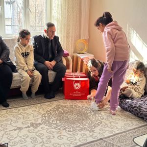 İl Müdürümüz Sayın Aydın Polat, ebeveyn kaybı yaşamış çocuklarımızın psiko-sosyal iyilik hallerini desteklemek amacıyla ailelerine yönelik hane ziyaretleri gerçekleştirmiştir. - fotoğraf 1