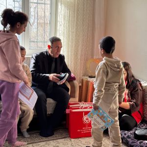 İl Müdürümüz Sayın Aydın Polat, ebeveyn kaybı yaşamış çocuklarımızın psiko-sosyal iyilik hallerini desteklemek amacıyla ailelerine yönelik hane ziyaretleri gerçekleştirmiştir. - fotoğraf 2