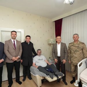 Gazilerimiz ve Şehitlerimizin Aziz Emanetleri Baş Tacımızdır - fotoğraf 1