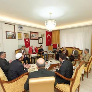 Gazilerimiz ve Şehitlerimizin Aziz Emanetleri Baş Tacımızdır - fotoğraf 4