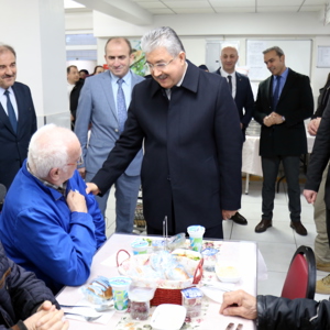 Sayın Valimiz Dr. Erdinç Yılmaz, Safiye Gönül Bayar Huzurevi Sakinleriyle Bir Araya Geldi - fotoğraf 4