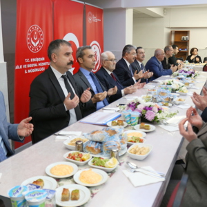 Sayın Valimiz Dr. Erdinç Yılmaz, Safiye Gönül Bayar Huzurevi Sakinleriyle Bir Araya Geldi - fotoğraf 8