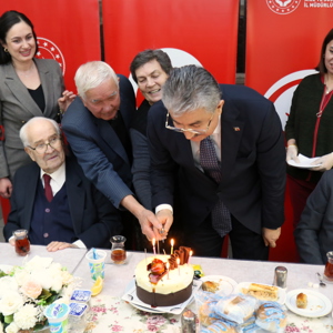 Sayın Valimiz Dr. Erdinç Yılmaz, Safiye Gönül Bayar Huzurevi Sakinleriyle Bir Araya Geldi - fotoğraf 9