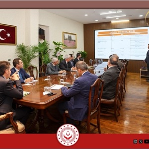 İl Değerlendirme toplantımız Sayın Valimiz Ömer KALAYLI, Vali Yardımcımız Murat DEMİRBİLEK, İl Müdürümüz M.Ferdi BOZKURT ve bağlı Kuruluş Müdürlerimizin katılımı ile İl Müdürlüğümüzce yürütülen çalışmalar, devam eden projeler ve vatandaşlarımıza sunulan sosyal hizmetler hakkında Sayın Valimiz bilgilendirilmiştir. - fotoğraf 2