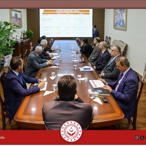 İl Değerlendirme toplantımız Sayın Valimiz Ömer KALAYLI, Vali Yardımcımız Murat DEMİRBİLEK, İl Müdürümüz M.Ferdi BOZKURT ve bağlı Kuruluş Müdürlerimizin katılımı ile İl Müdürlüğümüzce yürütülen çalışmalar, devam eden projeler ve vatandaşlarımıza sunulan sosyal hizmetler hakkında Sayın Valimiz bilgilendirilmiştir. - fotoğraf 1