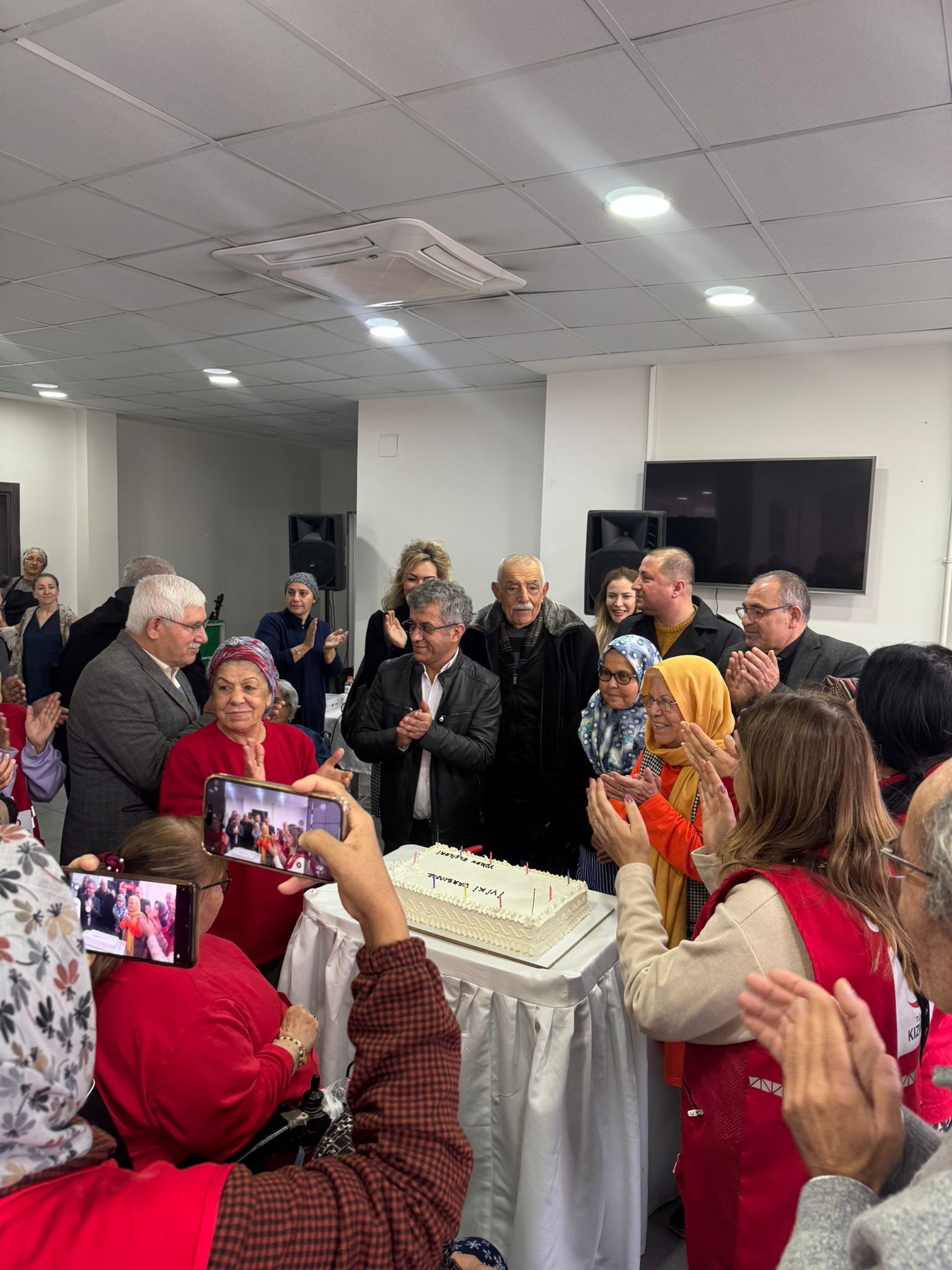 DOĞUM GÜNÜ OCAK AYINDA OLAN YAŞLILARIMIZ İÇİN DOĞUM GÜNÜ KUTLAMASI