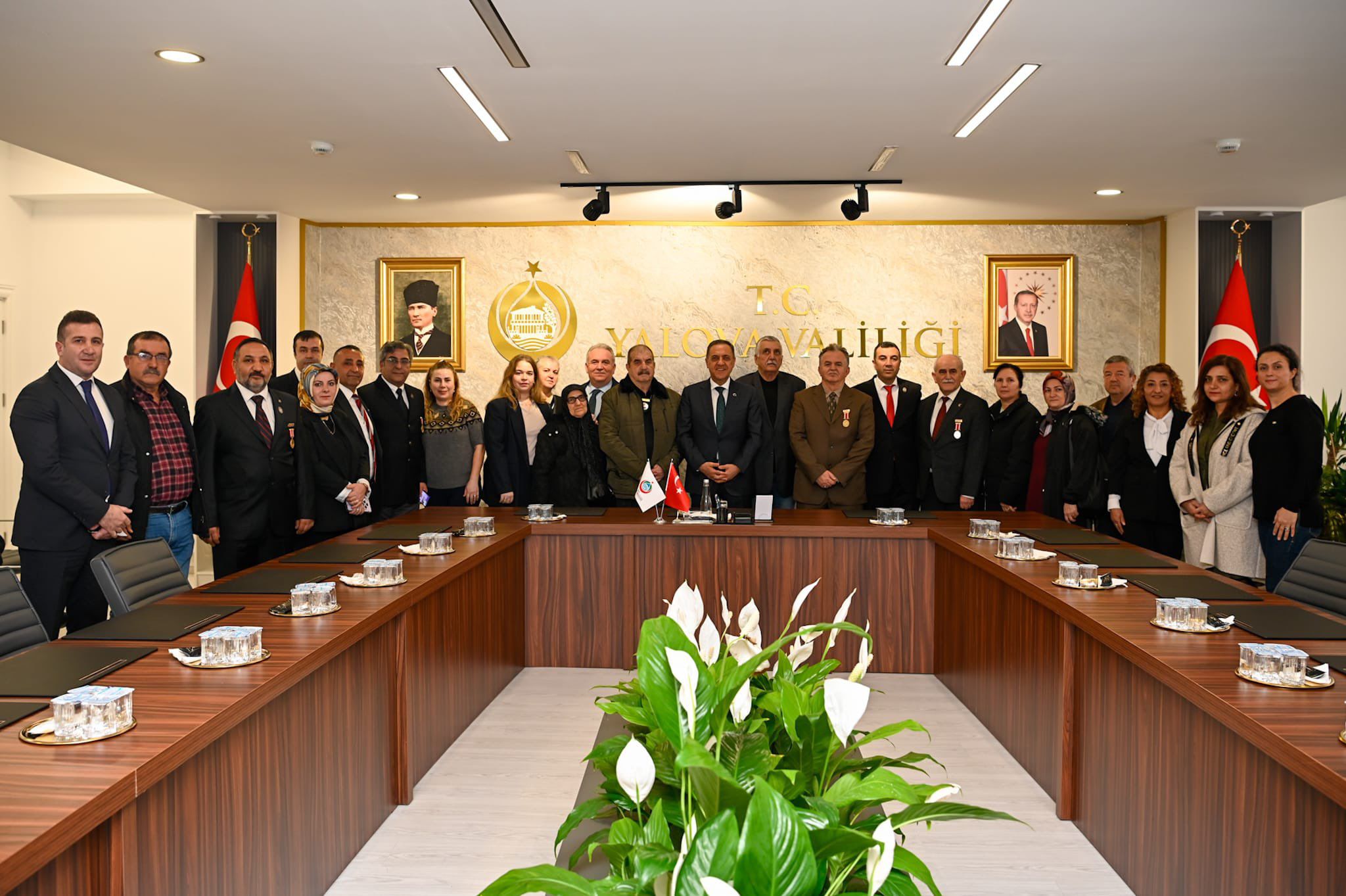 İl Müdürümüz Arif Laçin’den, Şehit Ailelerimiz ve Gazilerimizle Birlikte Valimiz Dr. Ahmet Hamdi Usta’ya Hayırlı Olsun Ziyareti