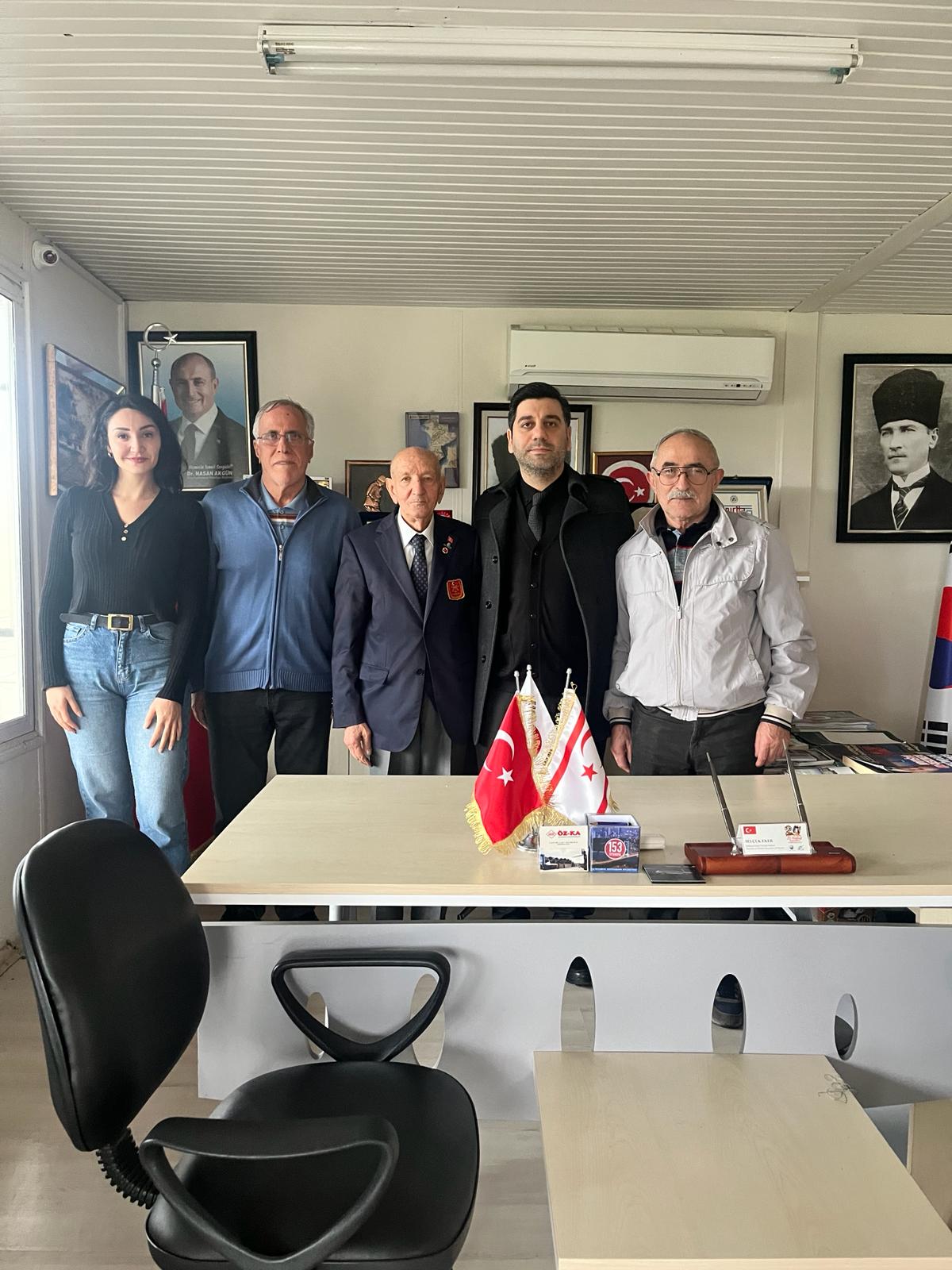 Sosyal Hizmet Merkezlerimiz, vatan uğruna canlarını feda eden Aziz Şehitlerimizin kıymetli emanetleri ve Kahraman Gazilerimizi il genelinde ziyaret etmeye devam etmektedir