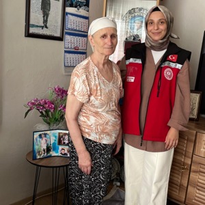 Sosyal Hizmet Merkezlerimiz, vatan uğruna canlarını feda eden Aziz Şehitlerimizin kıymetli emanetleri ve Kahraman Gazilerimizi il genelinde ziyaret etmeye devam etmektedir - fotoğraf 1