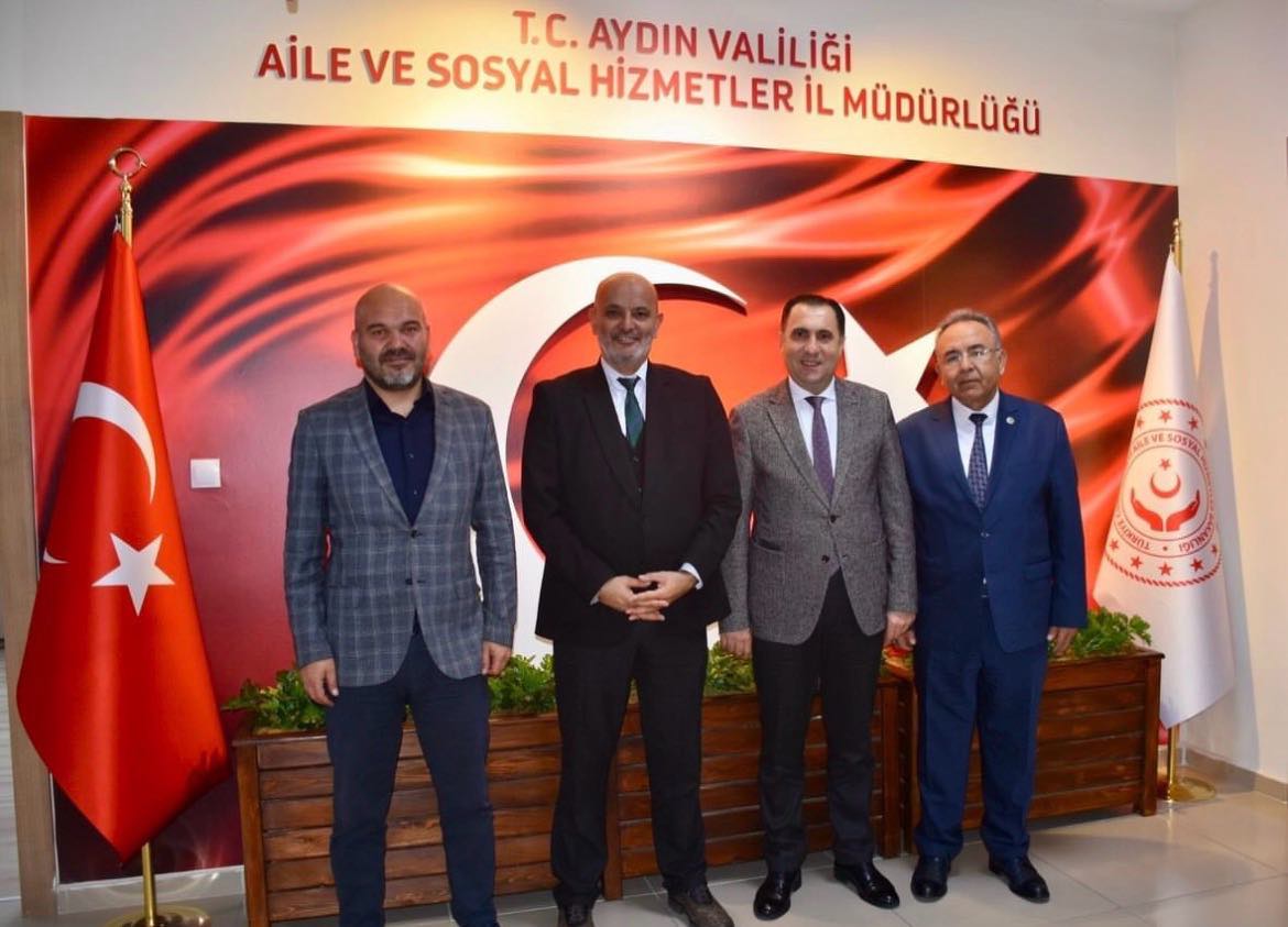 İl Müdürümüz Yakup KÜTÜK, Aydın Aile ve Sosyal Hizmetler İl Müdürlüğü görevine atanan İlkay TÜRKOĞLU’nu makamında ziyaret ederek, yeni görevinde başarılar diledi.
