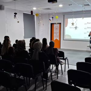 Aile Eğitim Programı Kapsamında Velilere “İletişim Becerileri ve Teknoloji Kullanımı” Eğitimi Verildi - fotoğraf 3
