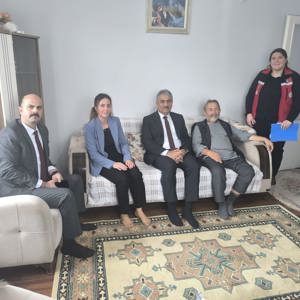 İl Müdürümüz Evde Bakım Yardımı Hizmetinden Yararlanan Ailemizi Ziyaret Etti - fotoğraf 1