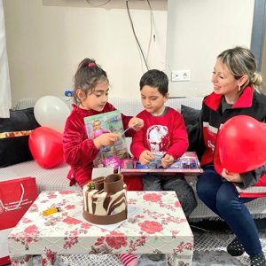  Ebeveyn Kaybı Yaşamış Çocuklarımız Evlerinde Ziyaret Edilerek Doğum Günleri Birlikte Kutladık - fotoğraf 1