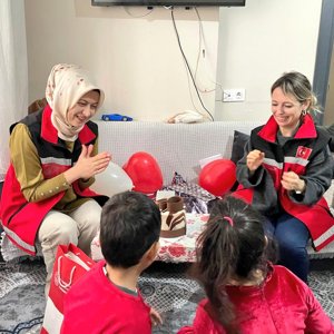 Ebeveyn Kaybı Yaşamış Çocuklarımız Evlerinde Ziyaret Edilerek Doğum Günleri Birlikte Kutladık - fotoğraf 3