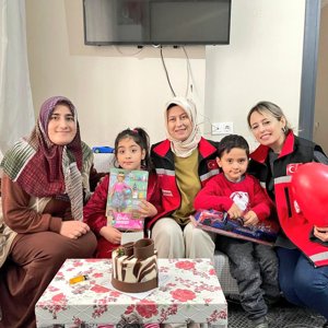  Ebeveyn Kaybı Yaşamış Çocuklarımız Evlerinde Ziyaret Edilerek Doğum Günleri Birlikte Kutladık - fotoğraf 2