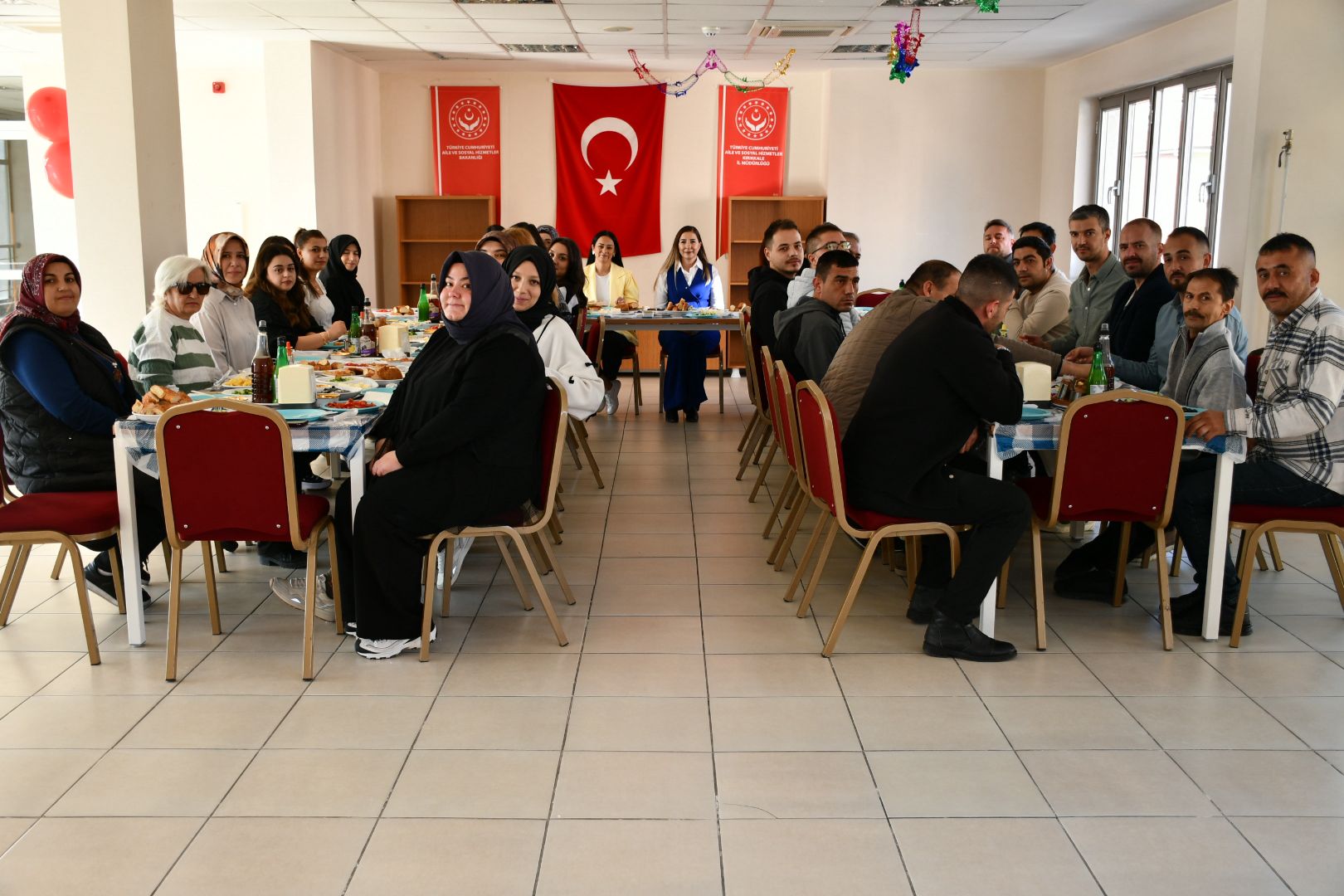 İl Müdürümüz Sayın Çiğdem AÇIKYILDIZ KAZEL kahvaltı etkinliğine katılım sağlayarak çalışma arkadaşlarımızla bir araya geldi.
