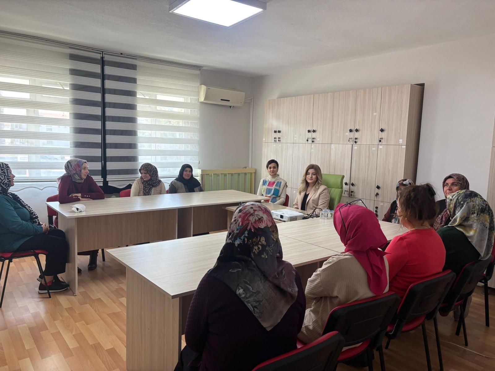 Sungurlu Sosyal Hizmet Merkezi personeli AEP eğiticisi Tuğçenur OPRUK tarafından ADEM bünyesinde “Yaşlı Sağlığı” konulu eğitim gerçekleştirilmiştir.